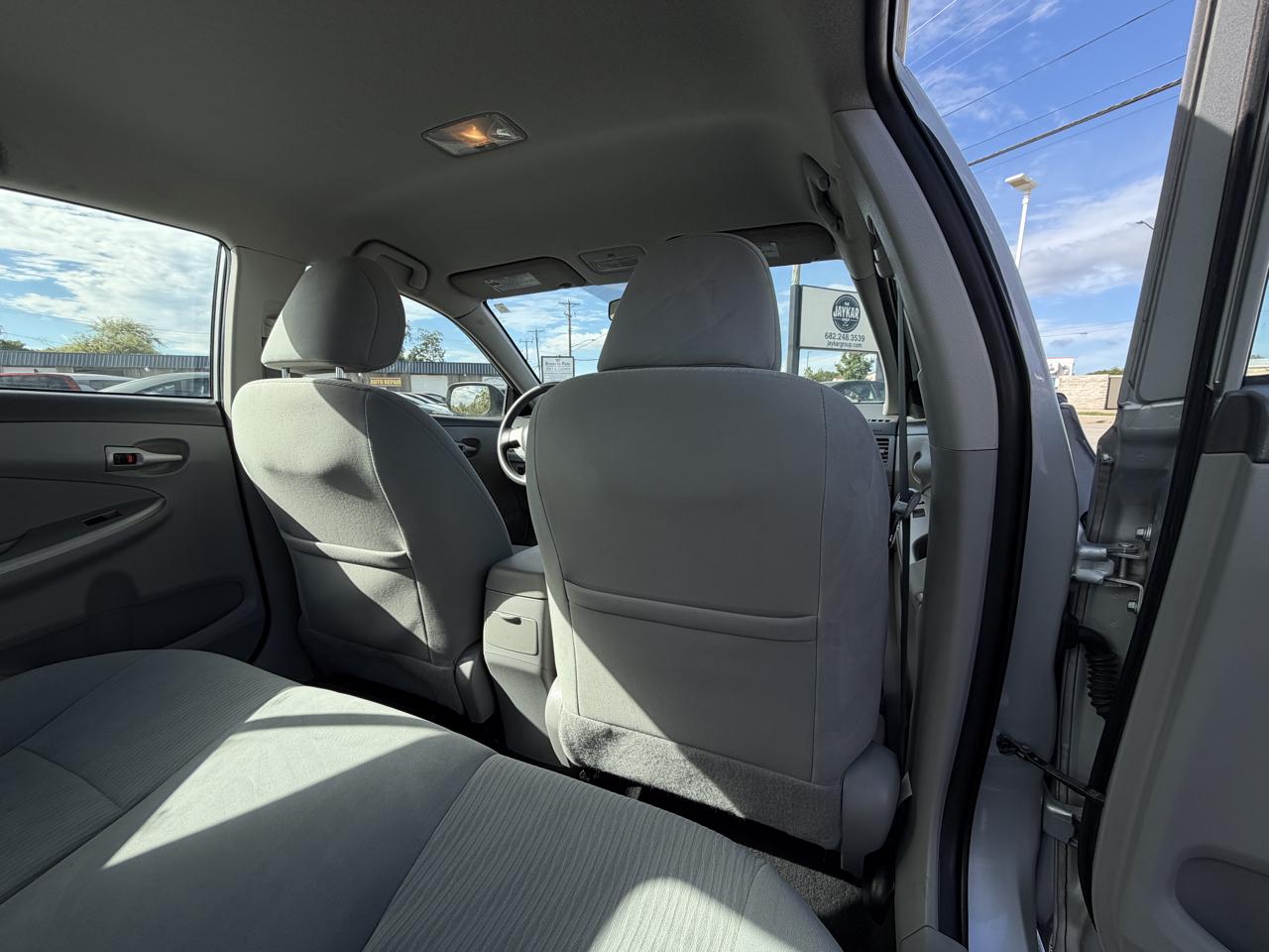 Toyota Corolla LE 2010