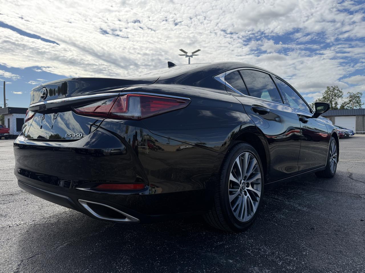 Lexus ES 350 4D Sedan 2021