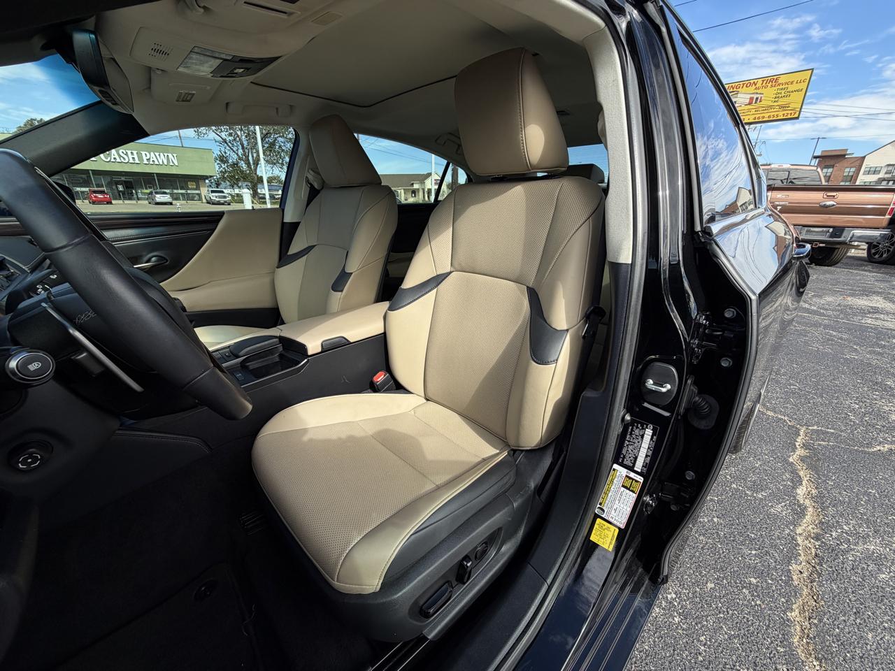 Lexus ES 350 4D Sedan 2021