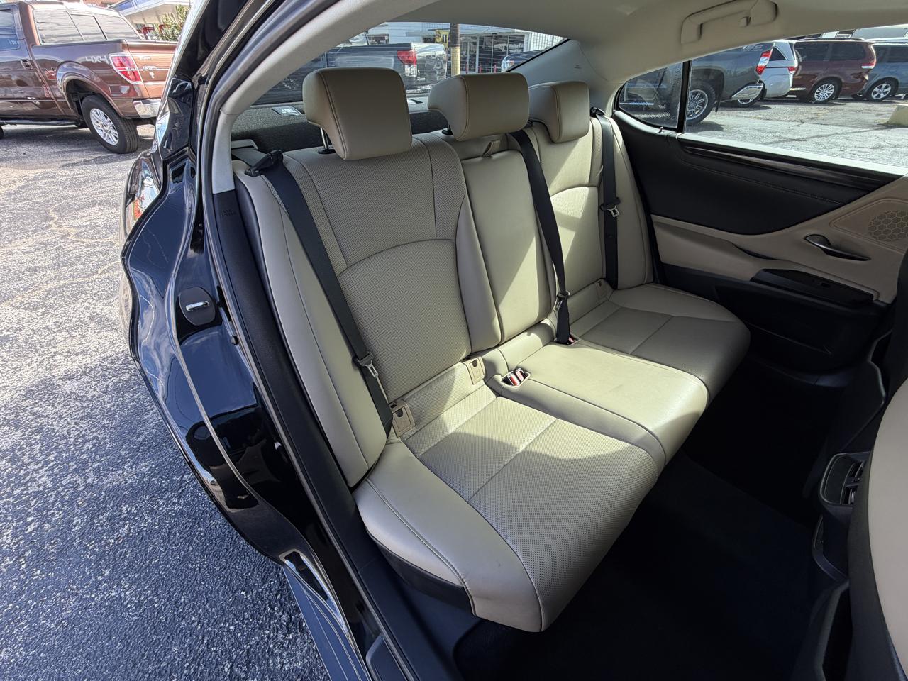 Lexus ES 350 4D Sedan 2021