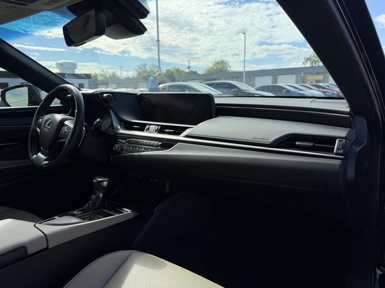Lexus ES 350 4D Sedan 2021