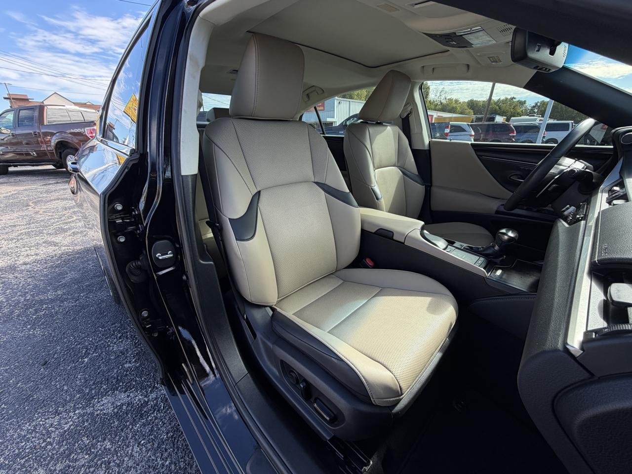 Lexus ES 350 4D Sedan 2021