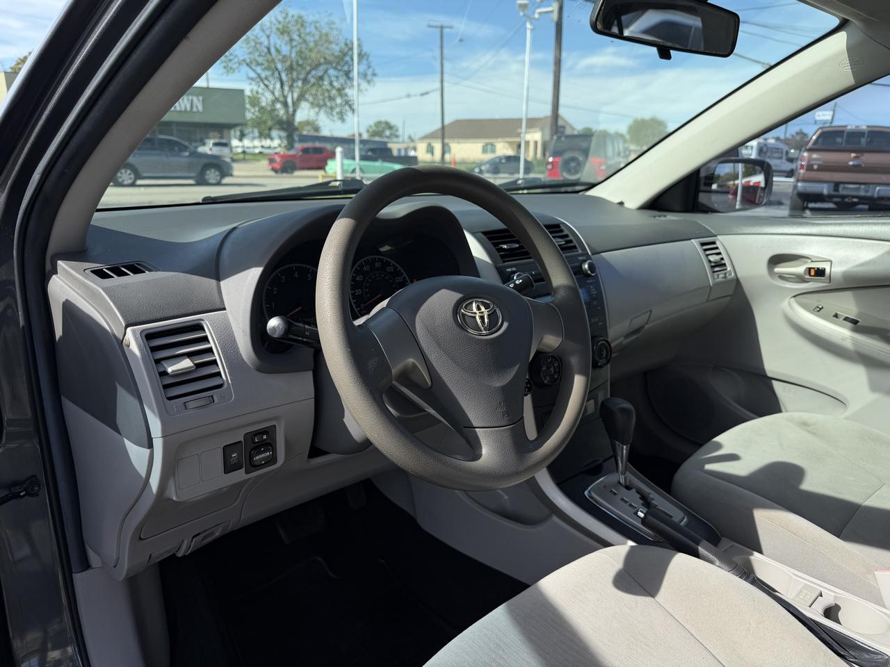 Toyota Corolla Base 4D Sedan 2010