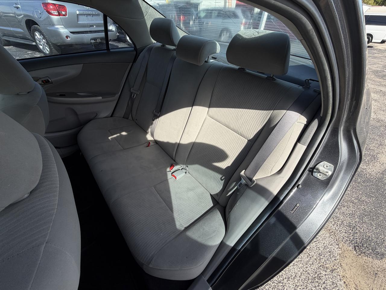 Toyota Corolla Base 4D Sedan 2010