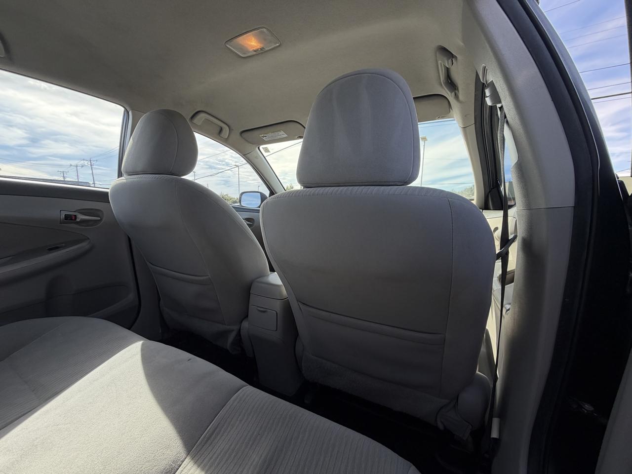 Toyota Corolla Base 4D Sedan 2010