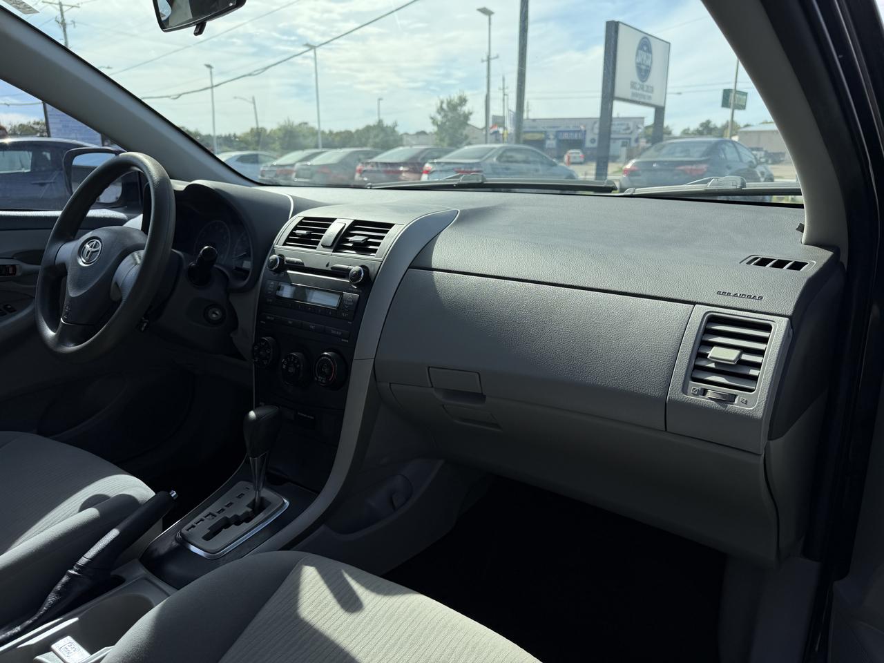 Toyota Corolla Base 4D Sedan 2010