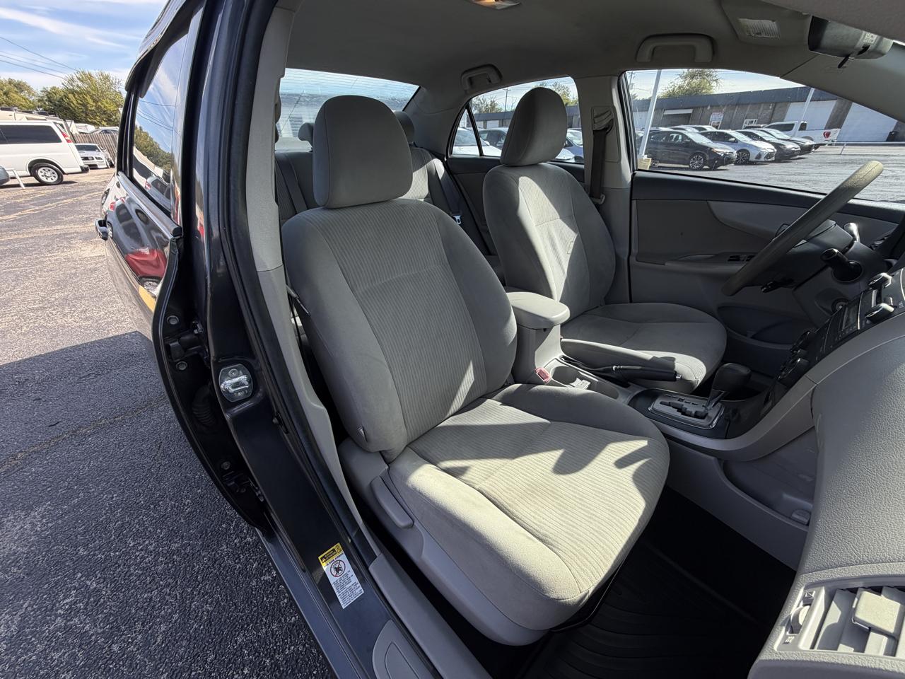 Toyota Corolla Base 4D Sedan 2010