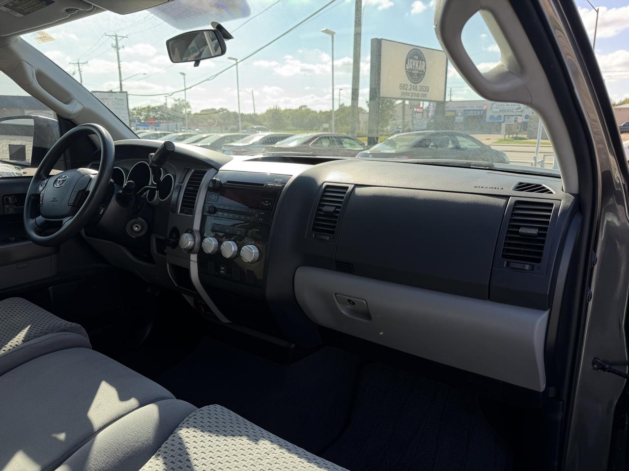 Toyota Tundra Tundra-Grade CrewMax 4.6L 2WD 2013