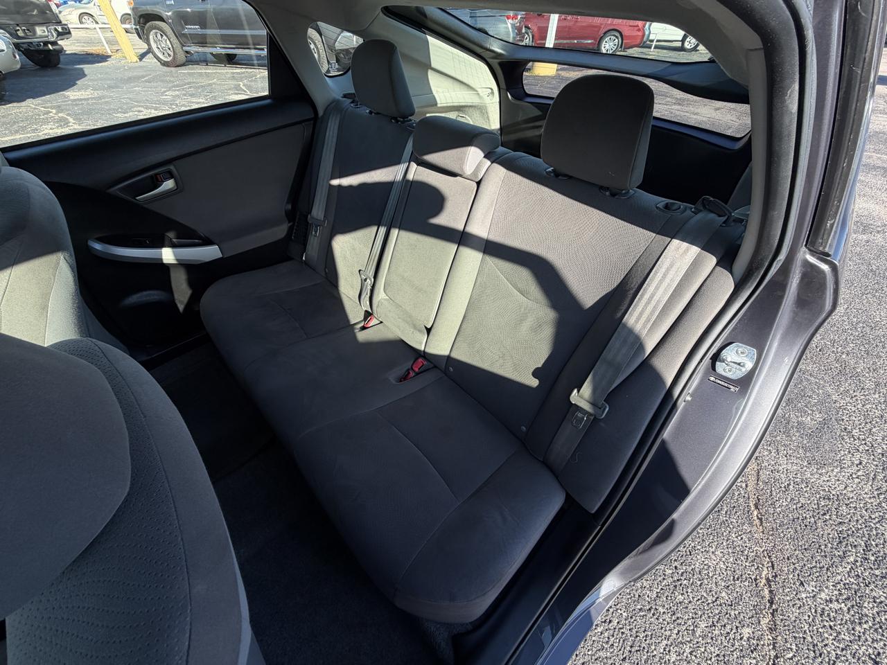 Toyota Prius Prius V 2012