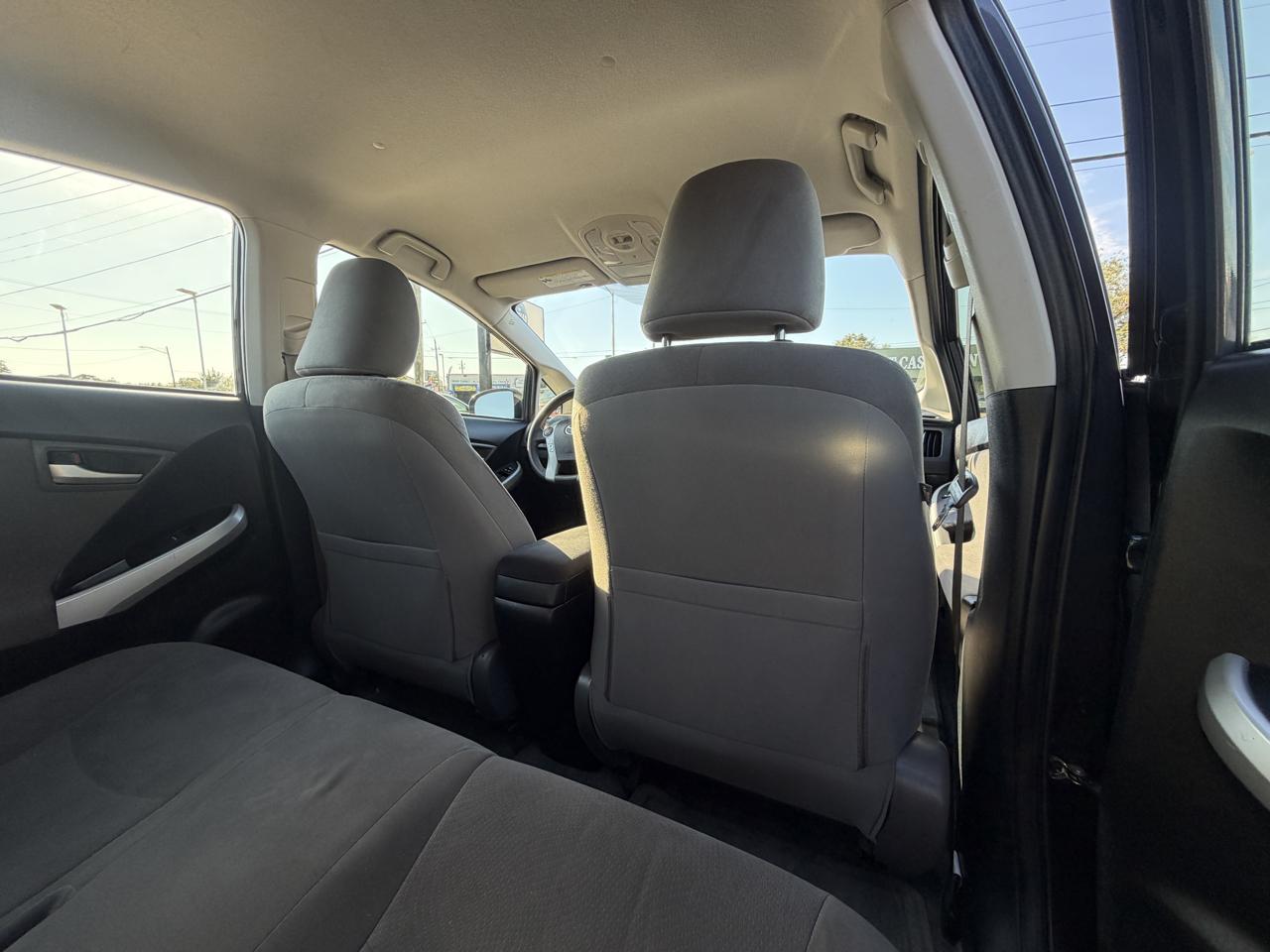 Toyota Prius Prius V 2012