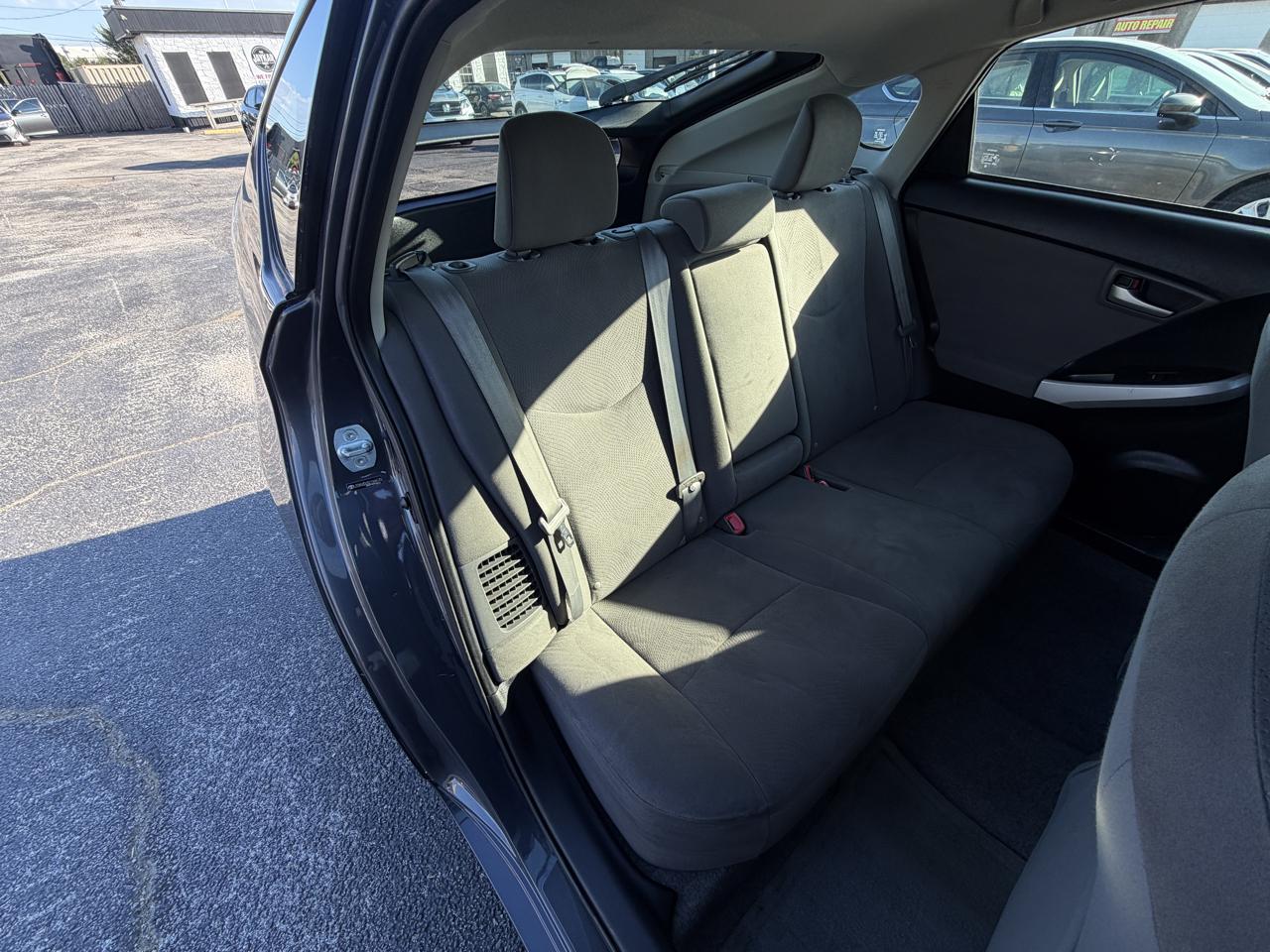 Toyota Prius Prius V 2012
