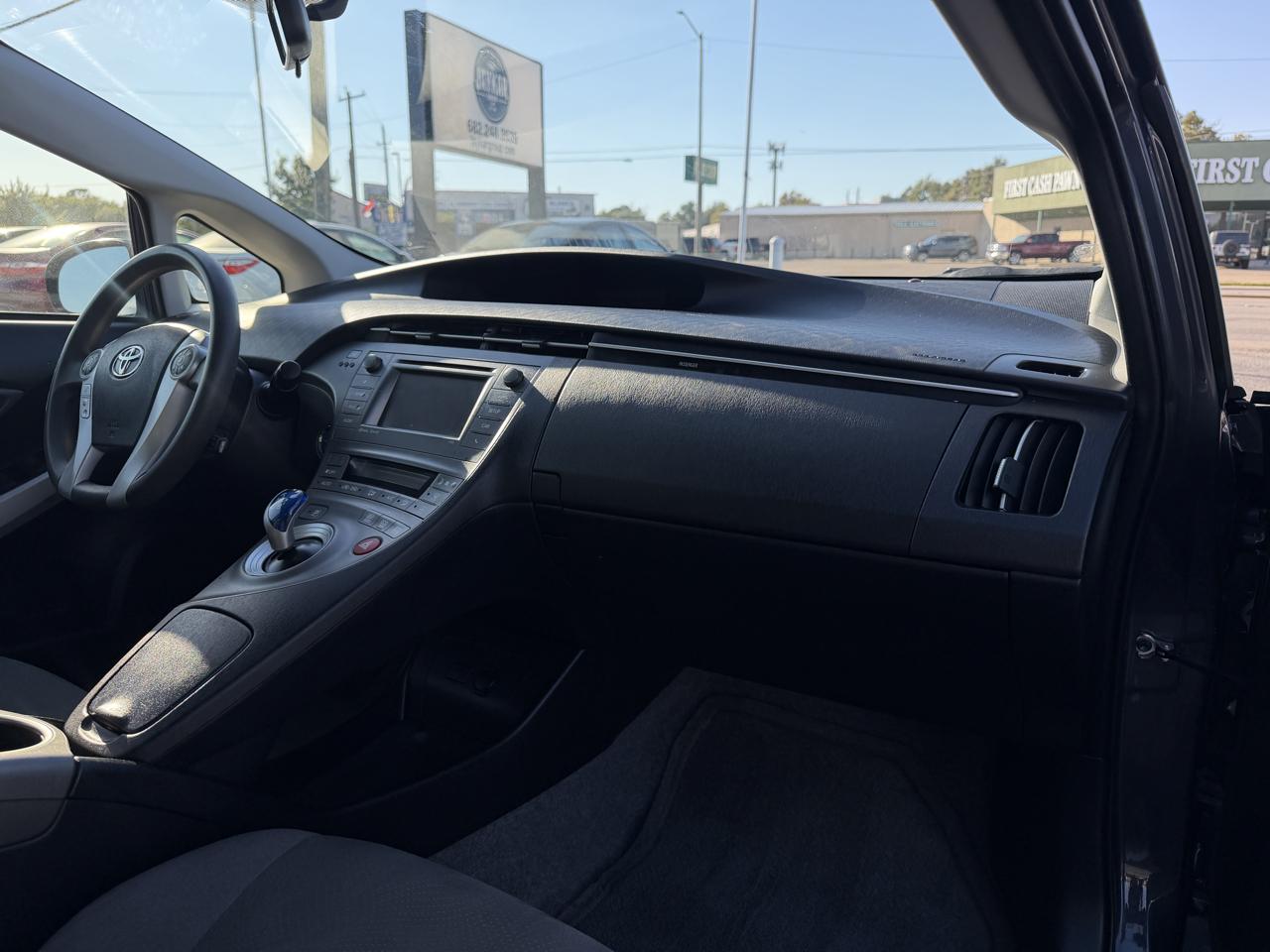 Toyota Prius Prius V 2012