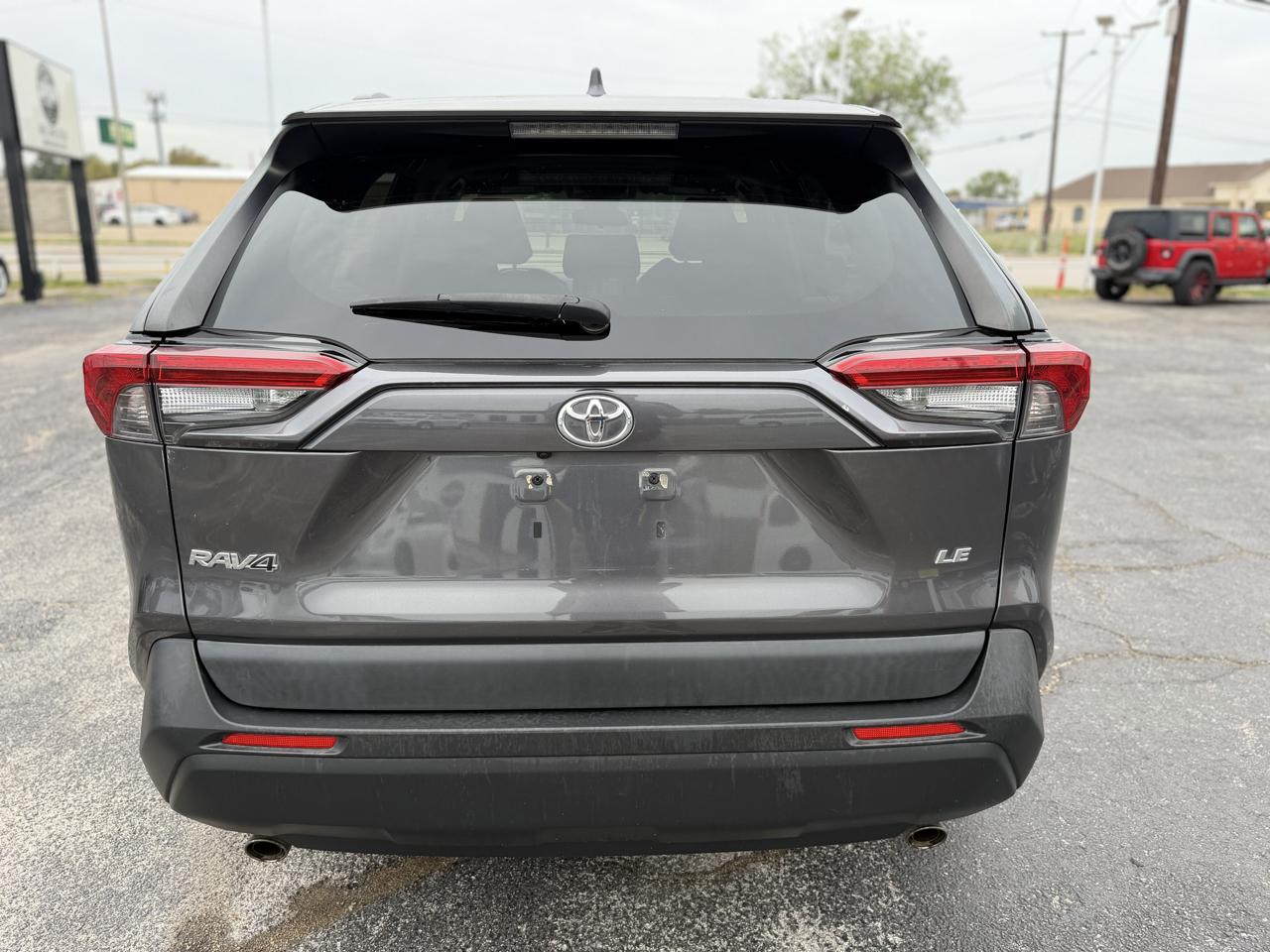 Toyota RAV4 LE 2019