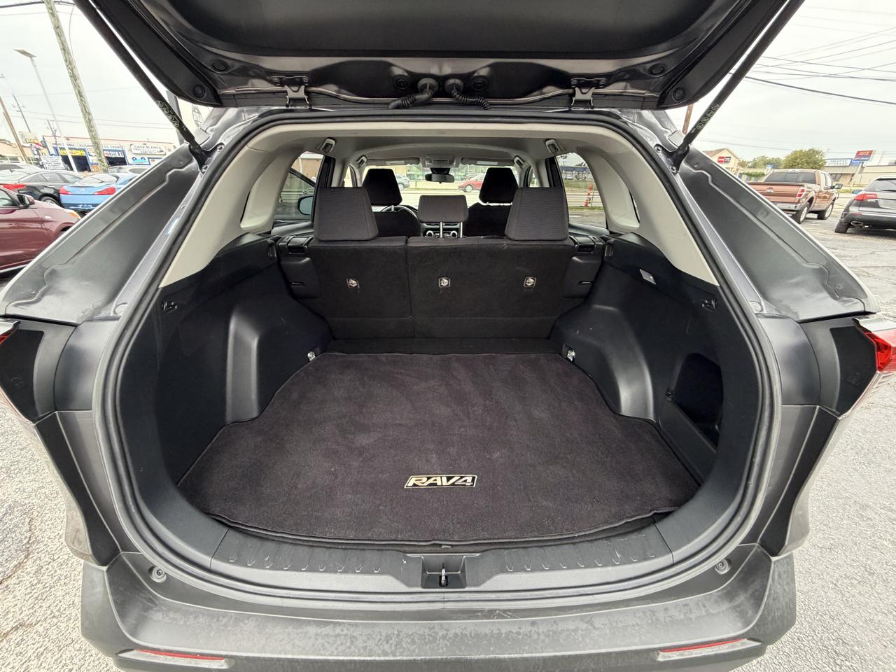 Toyota RAV4 LE 2019