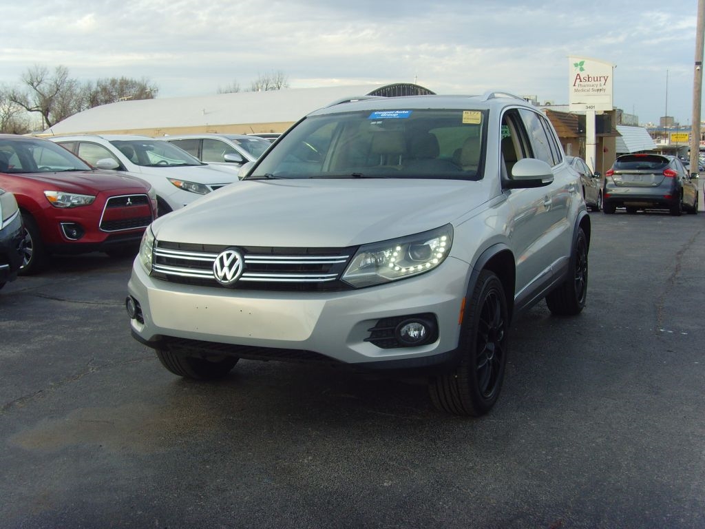2013 Volkswagen Tiguan S's photo