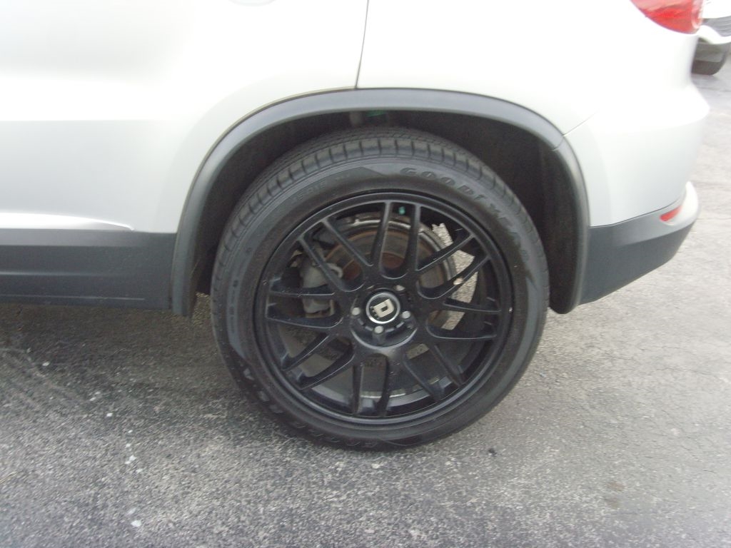 Volkswagen Tiguan  2013