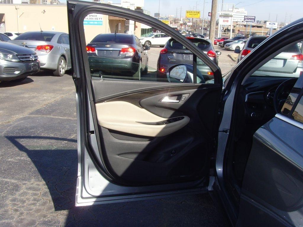 Buick Envision  2020