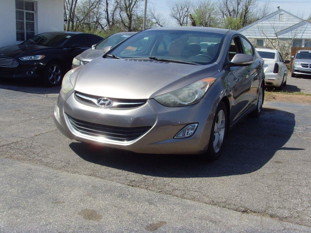 Hyundai Elantra  2013