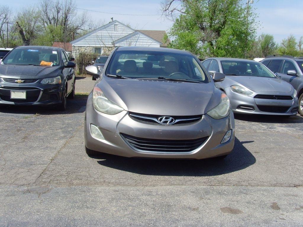 Hyundai Elantra  2013