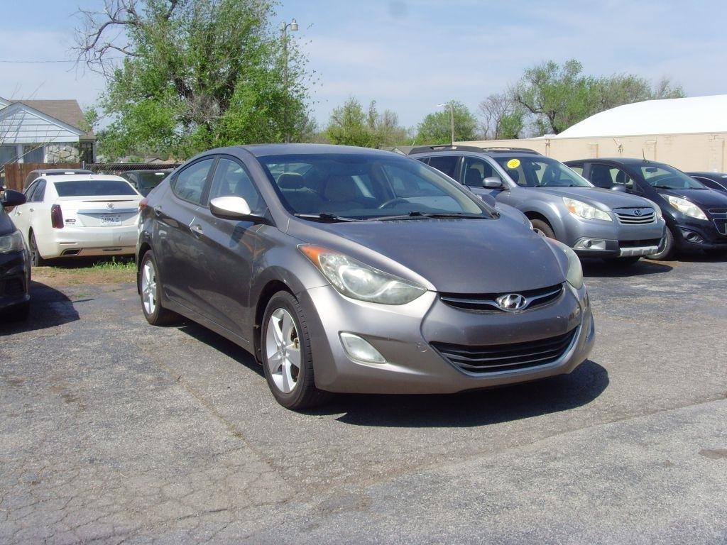 Hyundai Elantra  2013