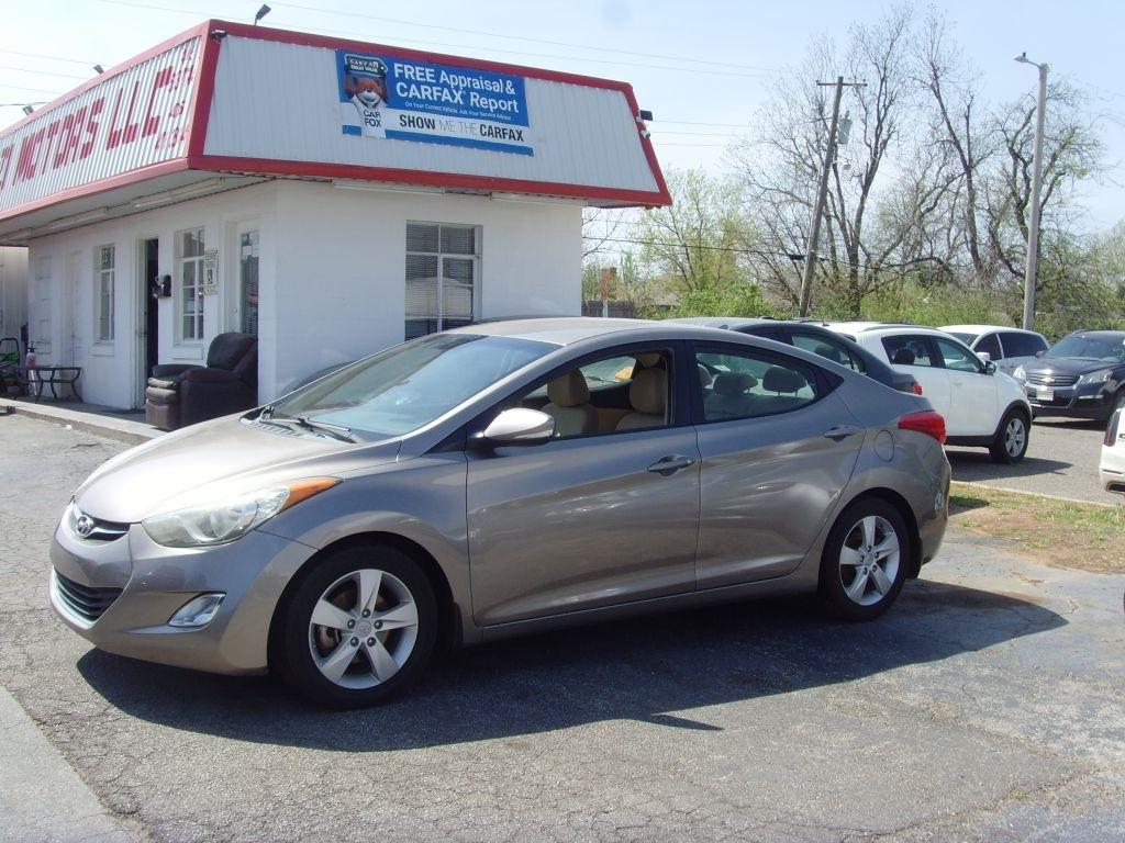 Hyundai Elantra  2013