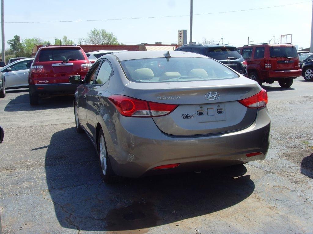 Hyundai Elantra  2013