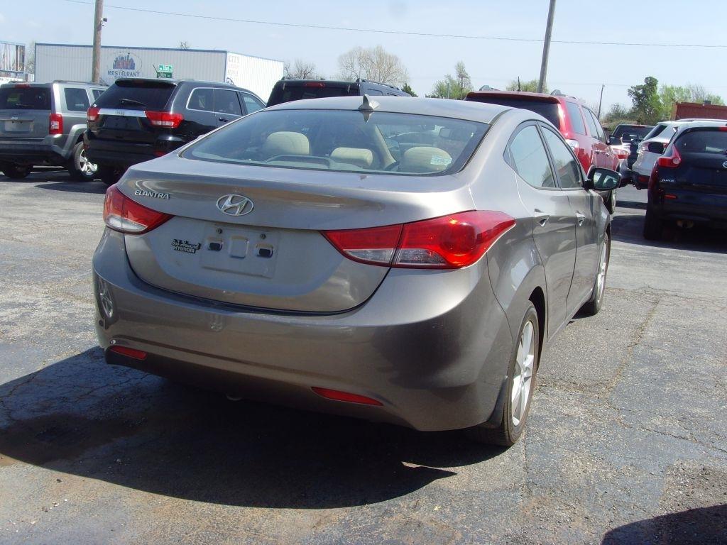 Hyundai Elantra  2013