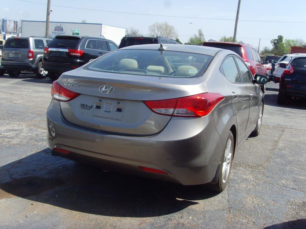 Hyundai Elantra  2013