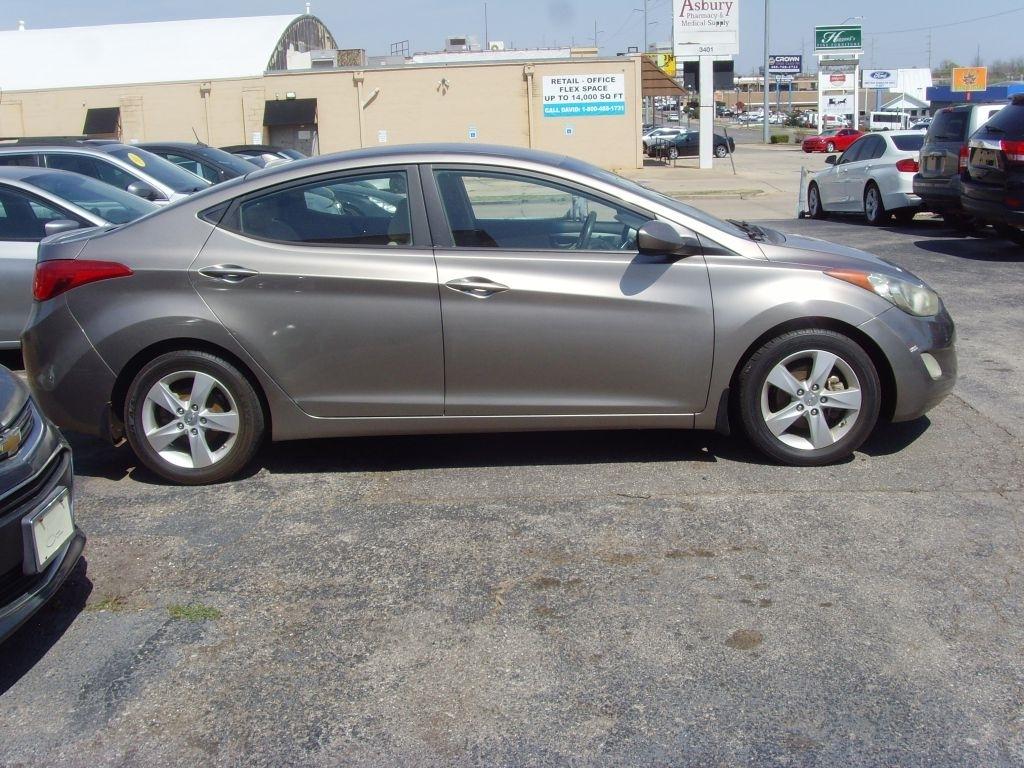 Hyundai Elantra  2013