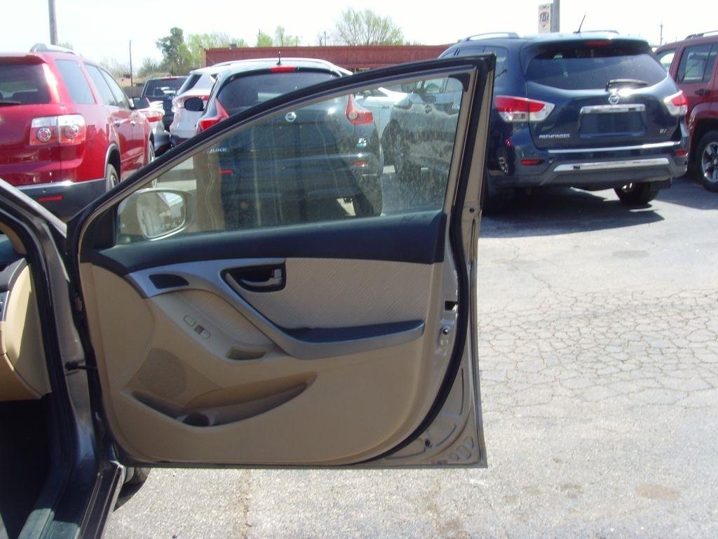 Hyundai Elantra  2013