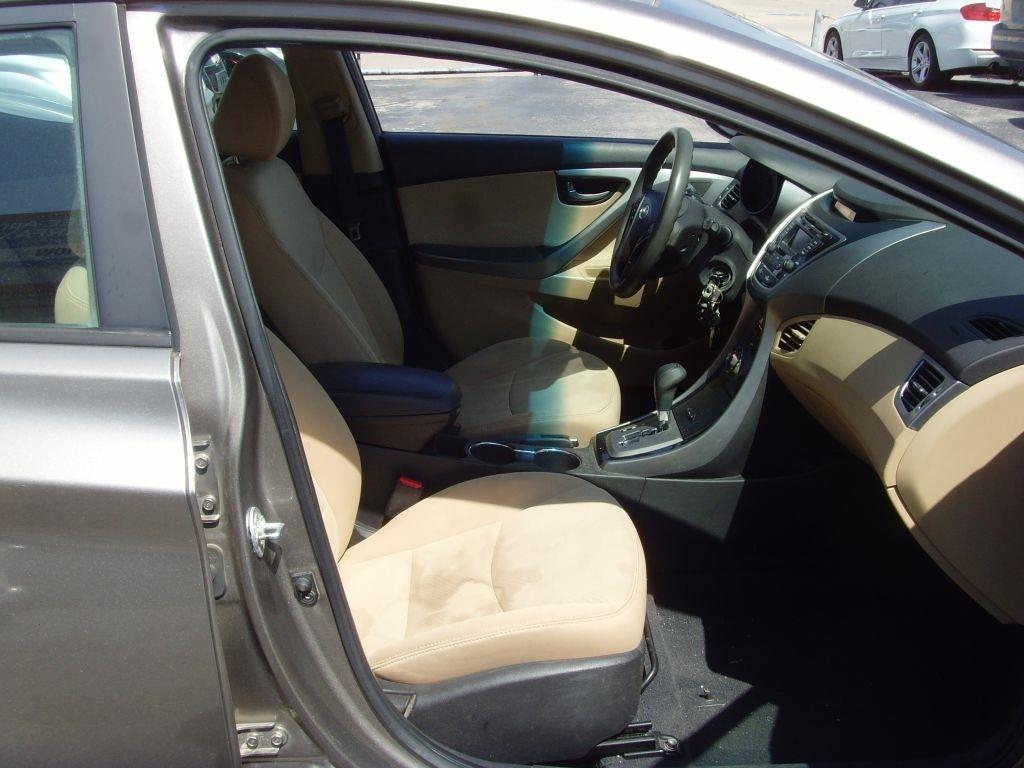 Hyundai Elantra  2013