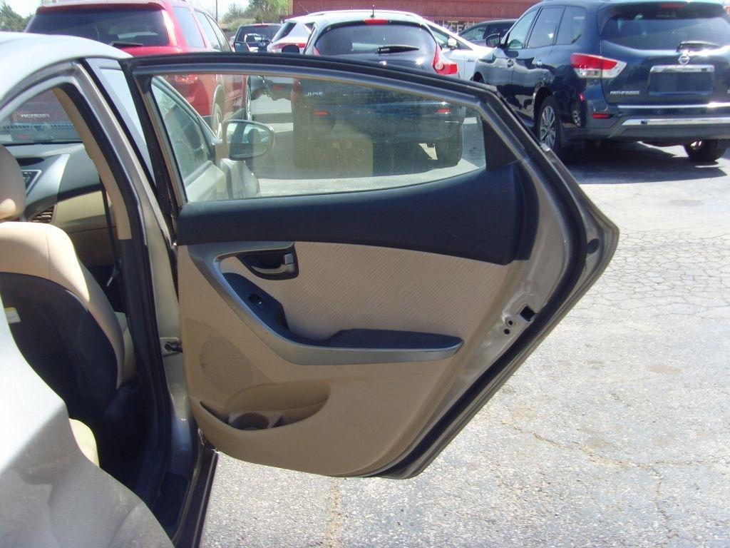 Hyundai Elantra  2013