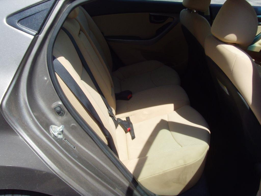 Hyundai Elantra  2013