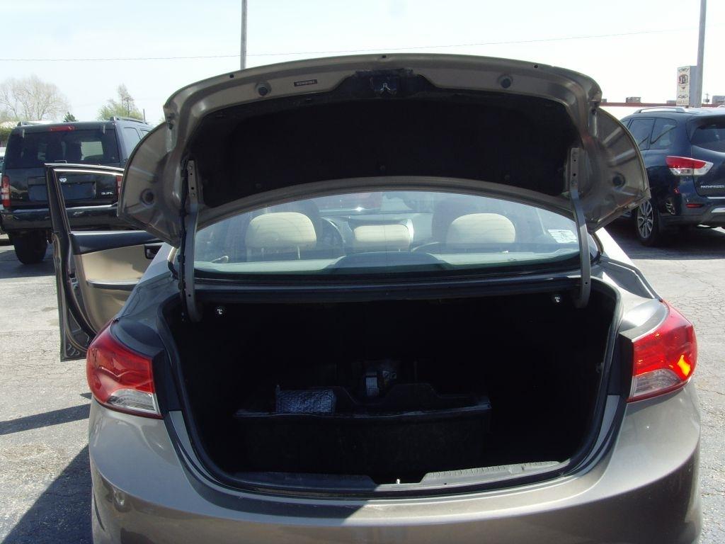 Hyundai Elantra  2013