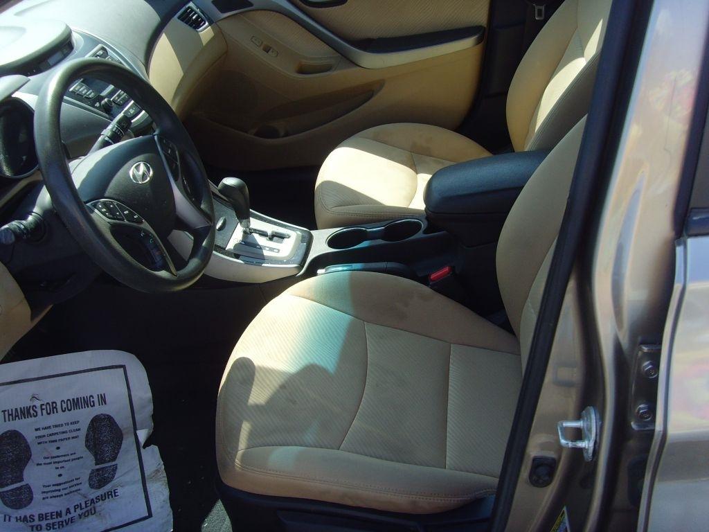 Hyundai Elantra  2013