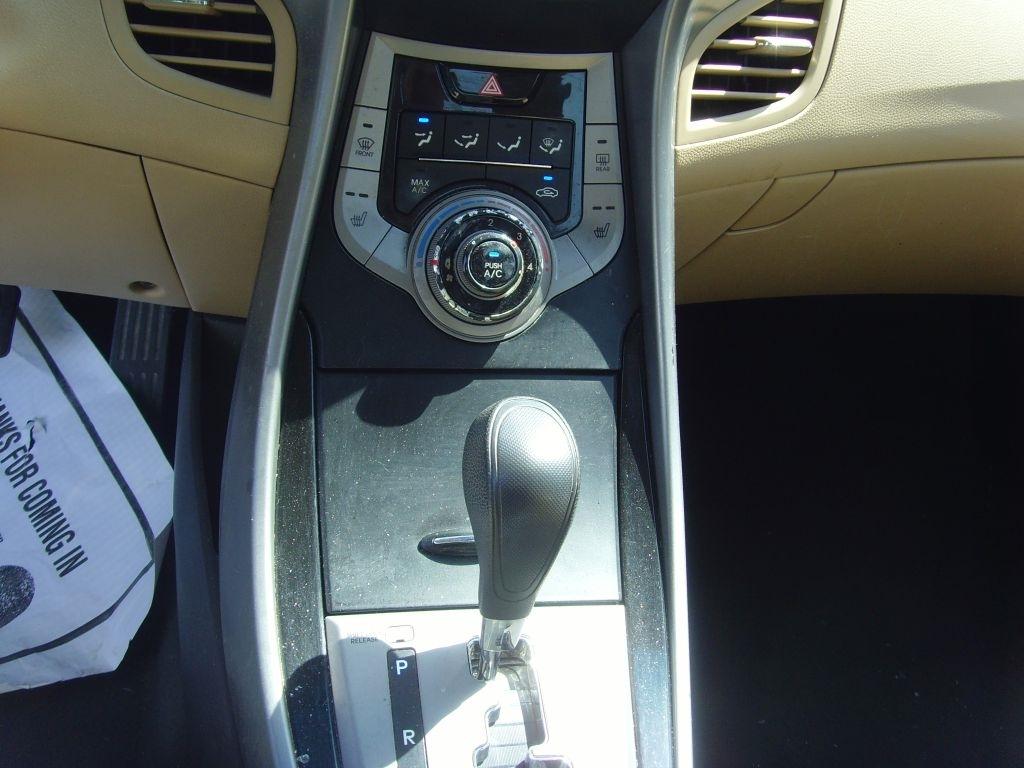 Hyundai Elantra  2013
