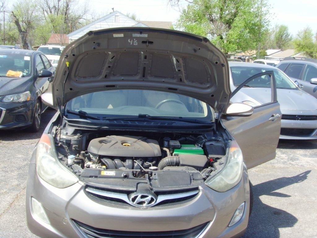 Hyundai Elantra  2013