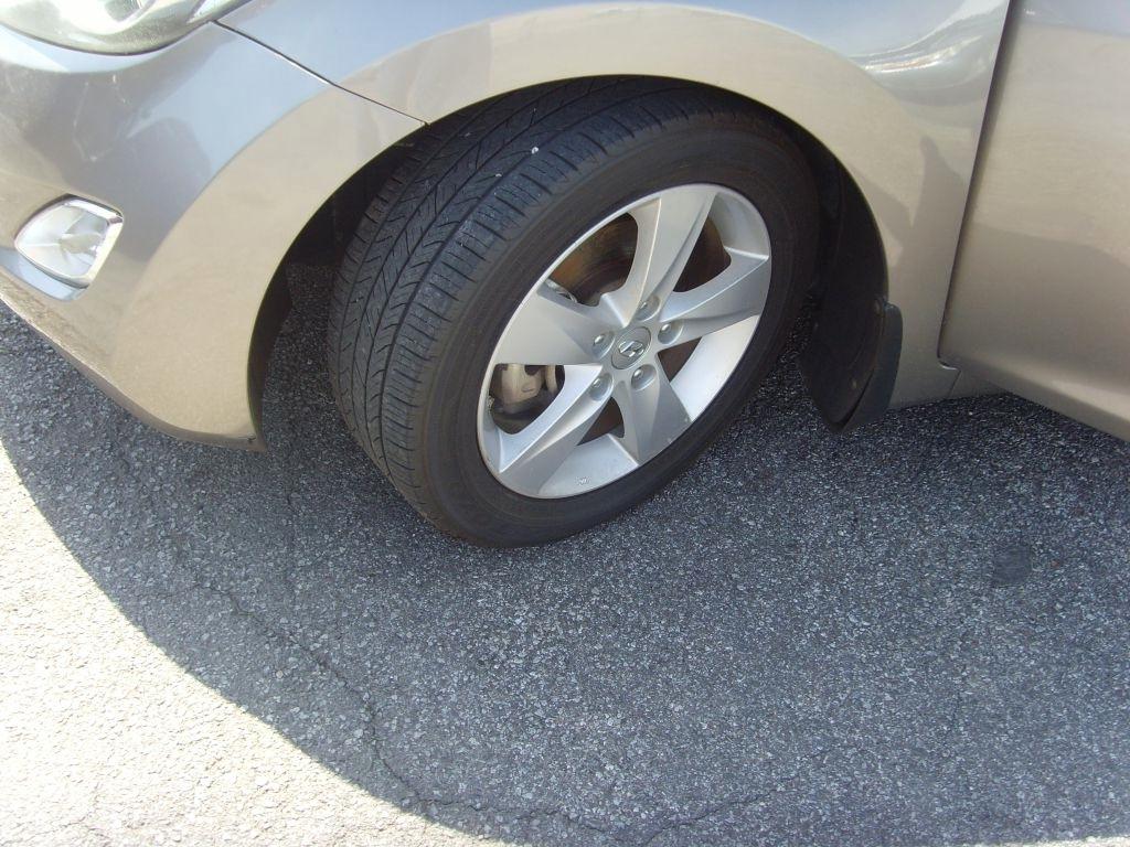 Hyundai Elantra  2013