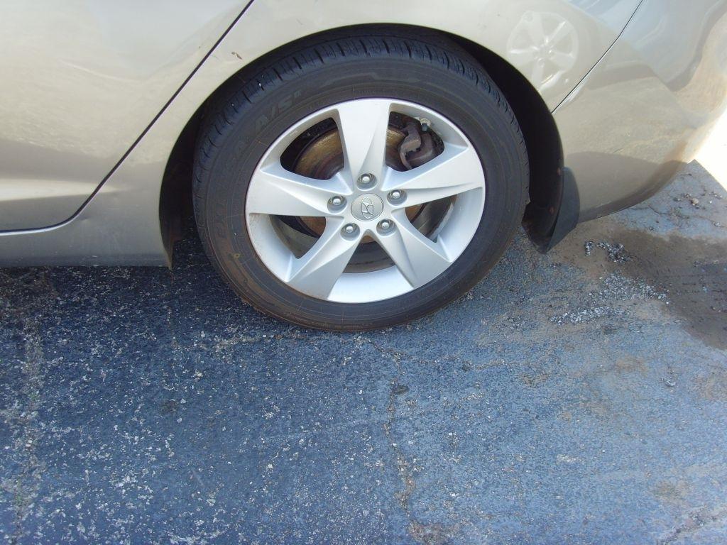 Hyundai Elantra  2013