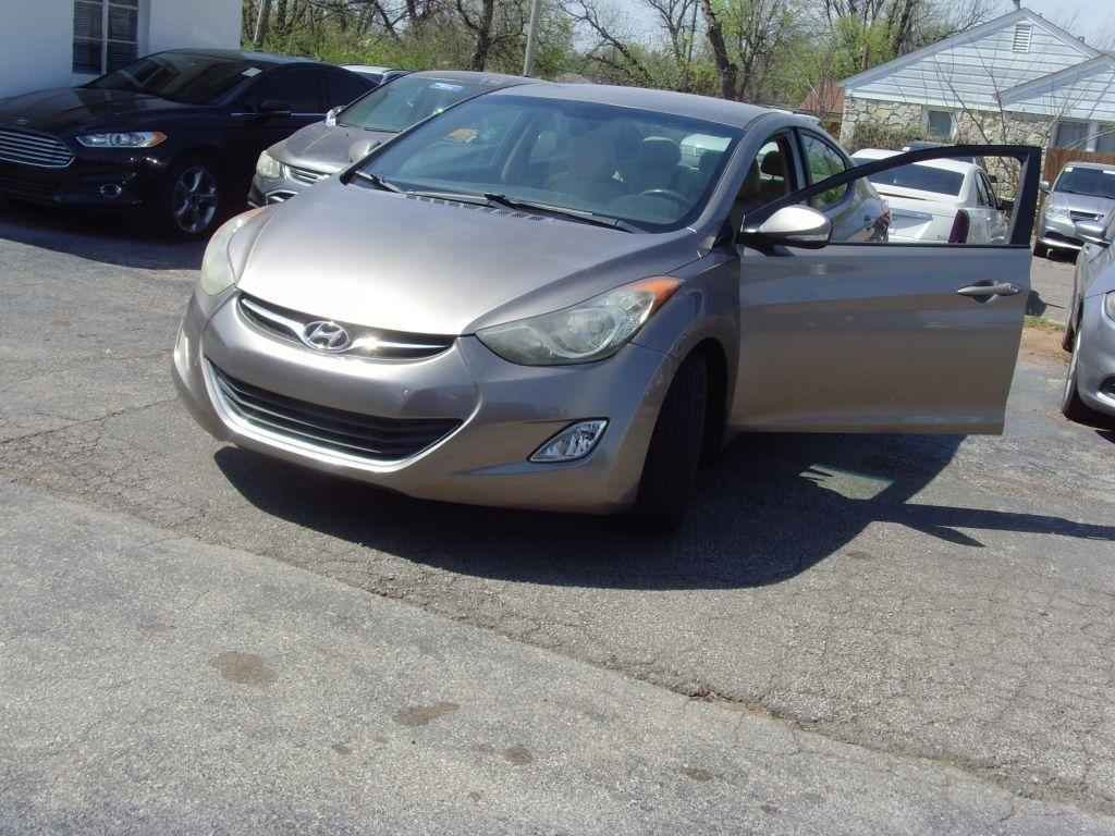Hyundai Elantra  2013