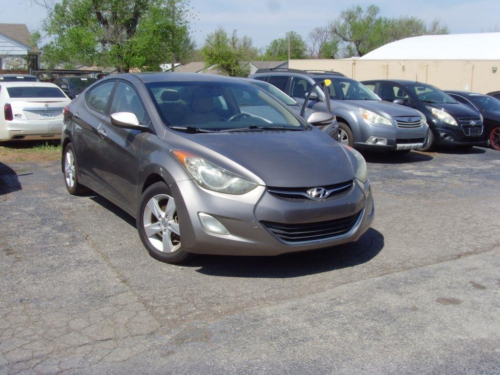 Hyundai Elantra  2013