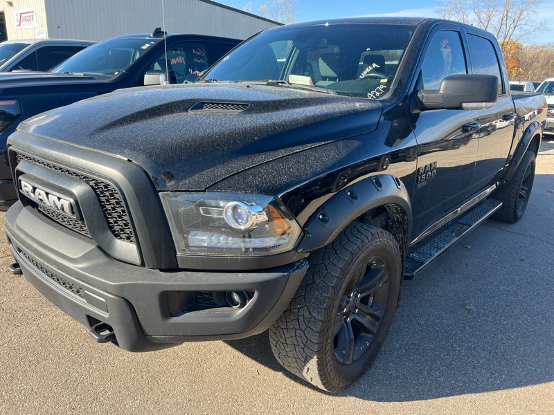 2022 RAM 1500 Classic WARLOCK Crew Cab SWB 4WD