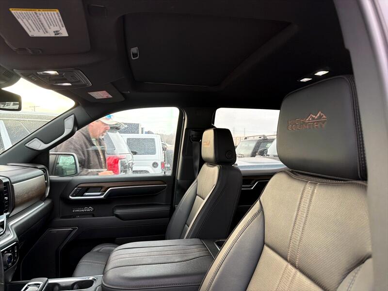 Chevrolet Silverado 1500 High Country Crew Cab 4WD 2025