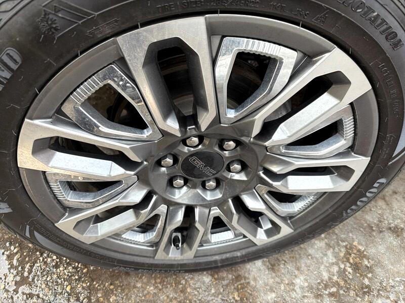 GMC Yukon Denali Ultimate 4WD 2024