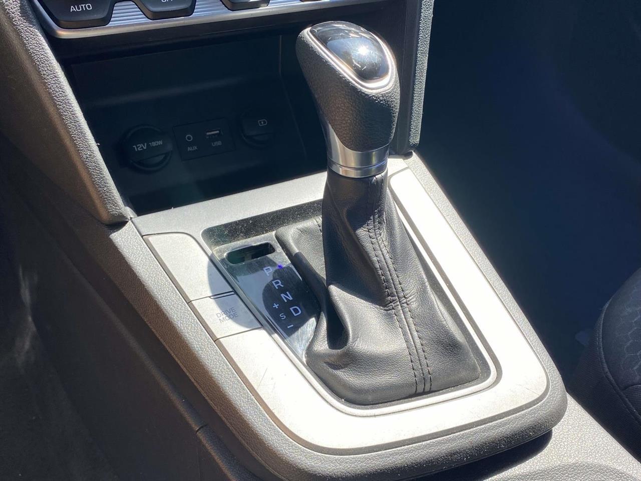 Hyundai Elantra  2020