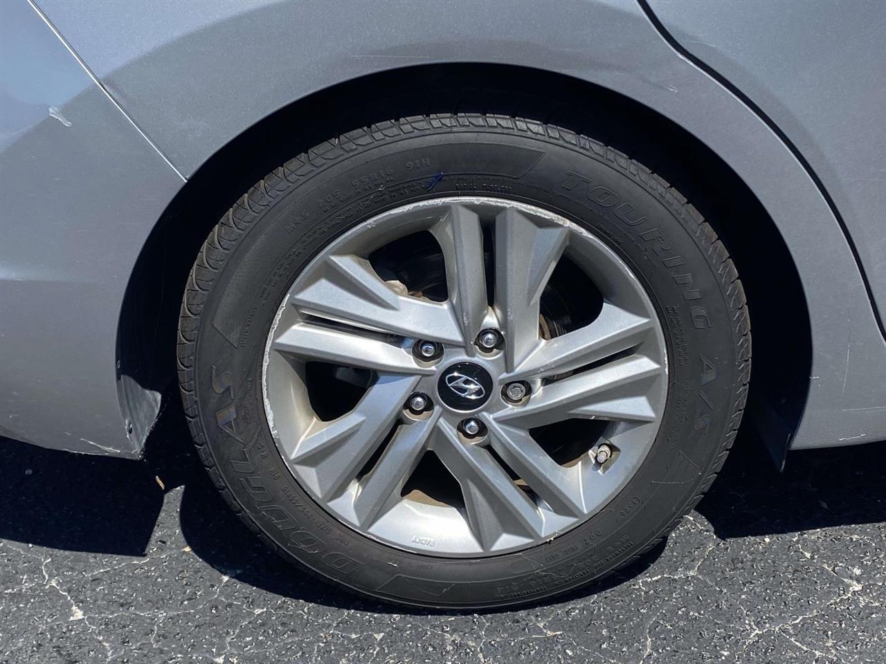 Hyundai Elantra  2020