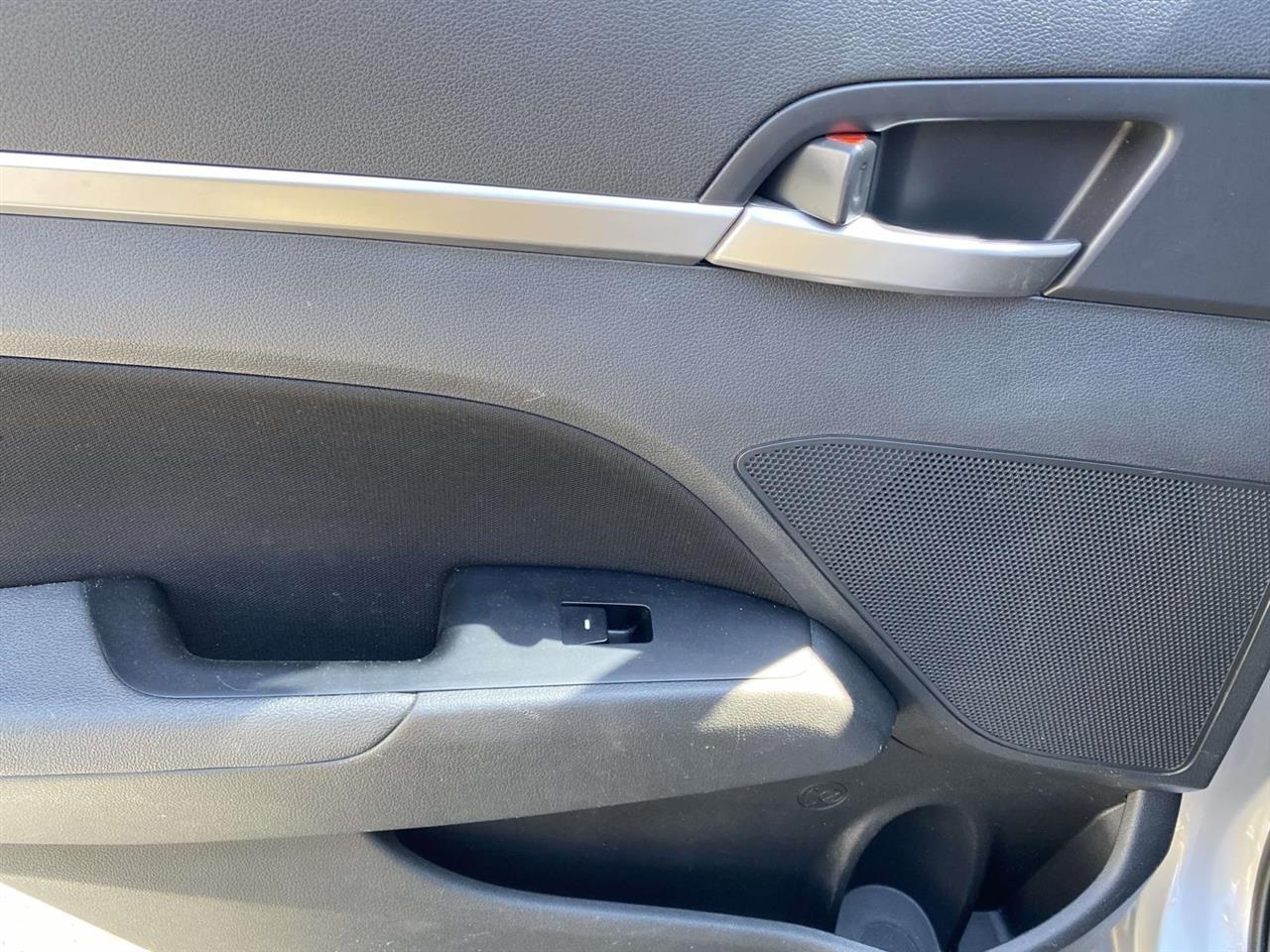 Hyundai Elantra  2020