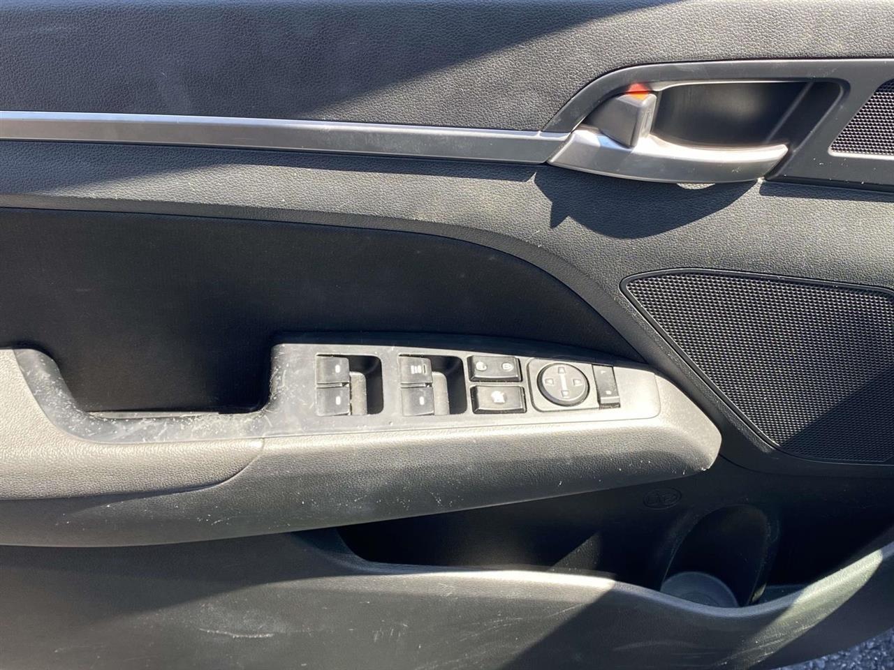 Hyundai Elantra  2020