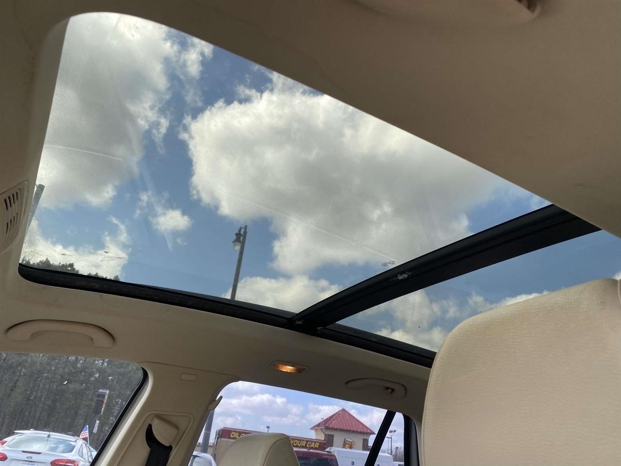 Volkswagen Jetta SportWagen  2011