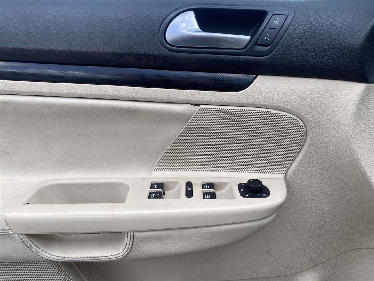 Volkswagen Jetta SportWagen  2011